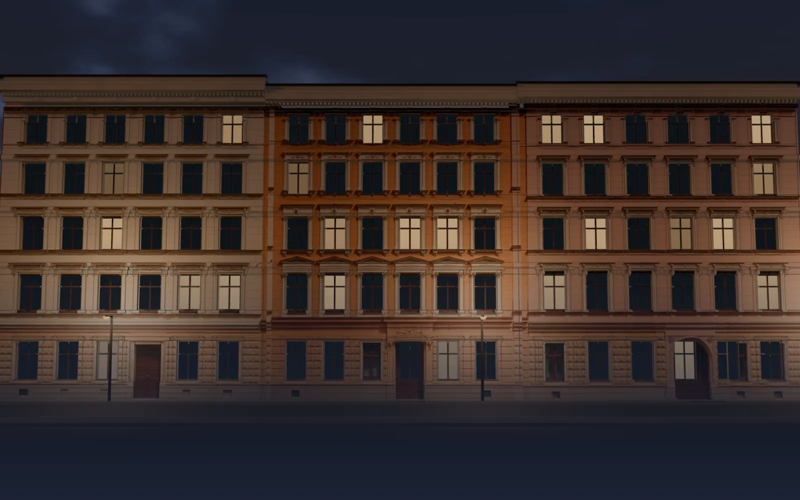 Luckauer Straße 12–14 akşam: üç Gründerzeit evinin cephesi, yalnızca birkaç pencerede ışık
